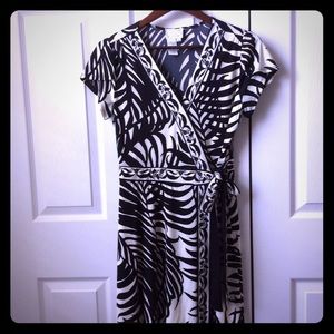 Donna Morgan Black/ White Wrap Dress